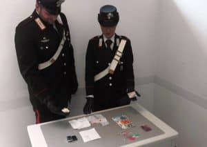 eur-la-droga-e-i-soldi-sequestrati-dai-carabinieri_