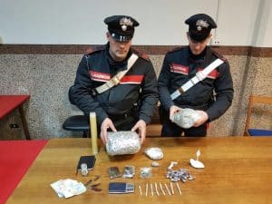 la-droga-sequestrata-dai-carabinieri-del-nucleo-radiomobile-2