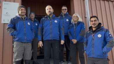 ricercatori presso base dirigibile italia Svalbard