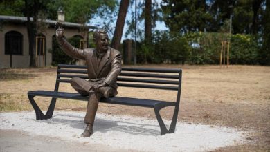 statua di Alberto Sordi a Villa De Sanctis