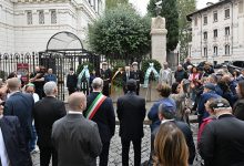 Attentato Sinagoga Roma deposta corona